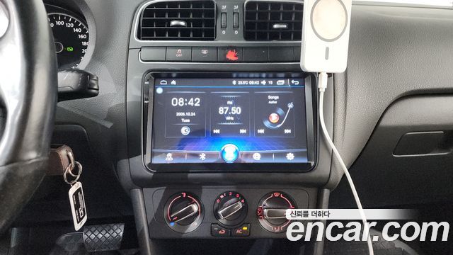 Volkswagen Polo 2014 — photo 12