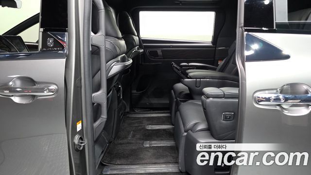 Toyota Alphard 2025 — photo 17
