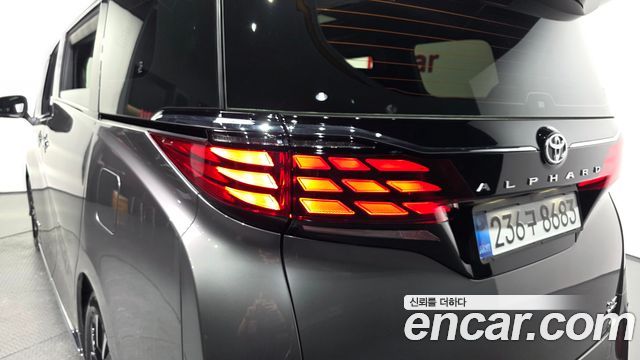 Toyota Alphard 2025 — photo 9