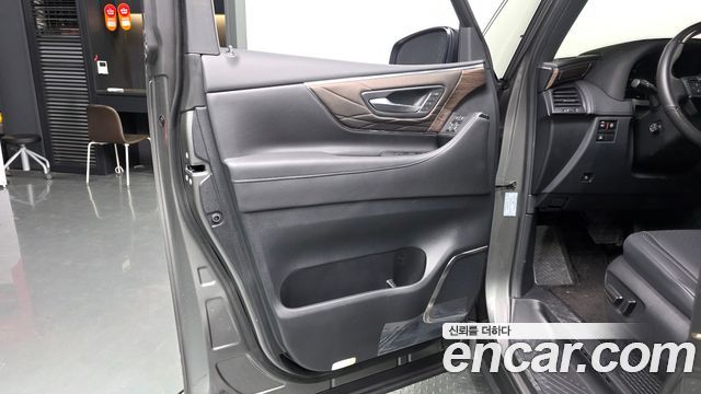 Toyota Alphard 2025 — photo 15