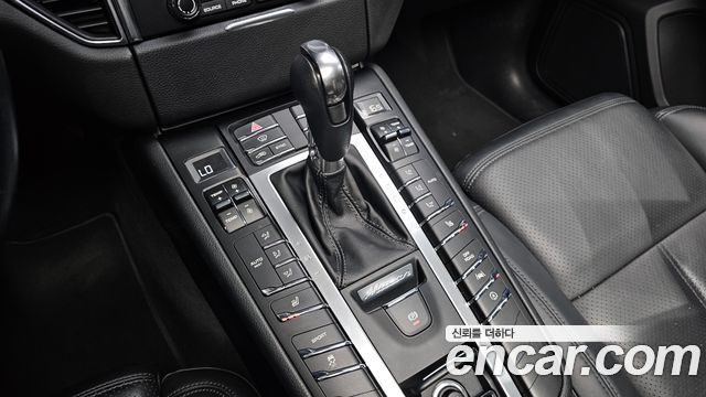 Porsche Macan 2017 — photo 12