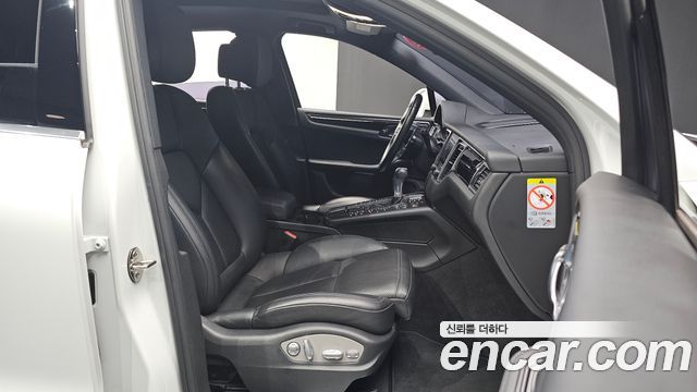 Porsche Macan 2017 — photo 13