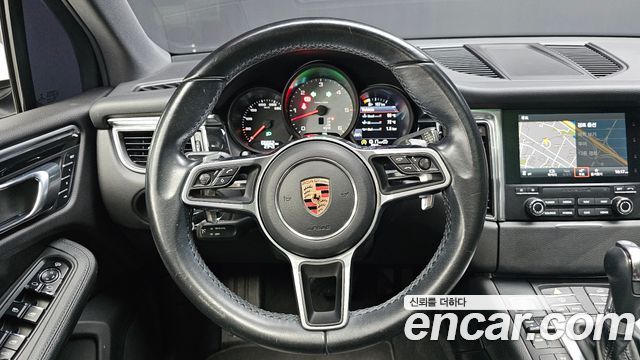Porsche Macan 2017 — photo 19