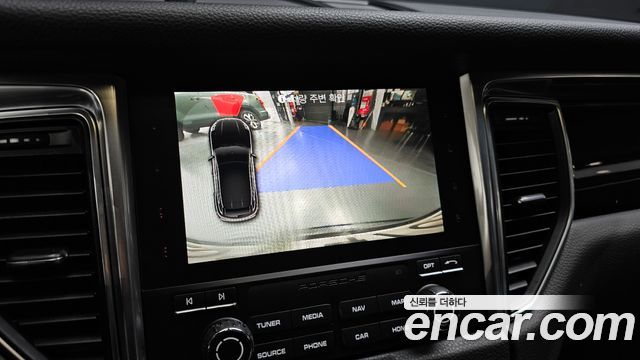 Porsche Macan 2017 — photo 21