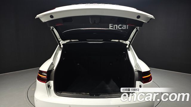 Porsche Macan 2017 — photo 26
