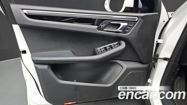 Porsche Macan 2017 — photo 14