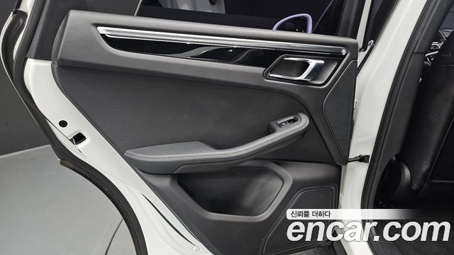 Porsche Macan 2017 — photo 15