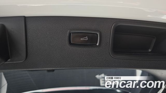 Porsche Macan 2017 — photo 30