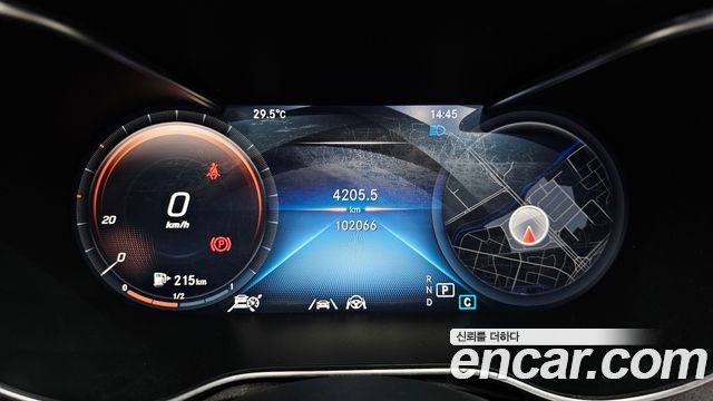 Mercedes-Benz C-Class 2023 — photo 11