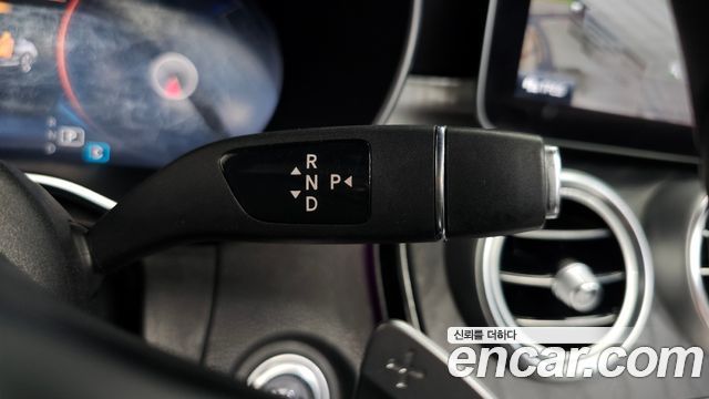 Mercedes-Benz C-Class 2023 — photo 12