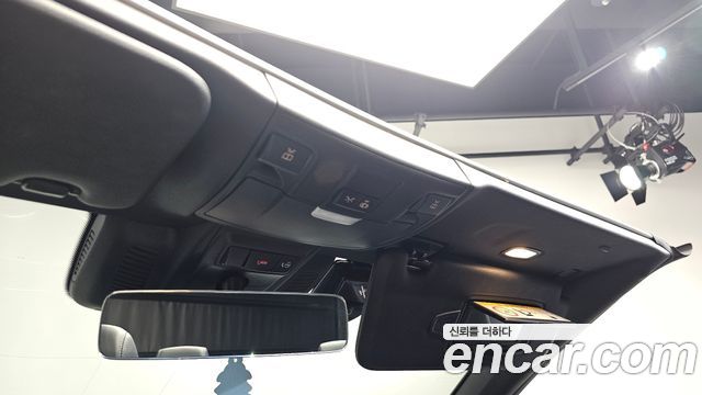 Mercedes-Benz C-Class 2023 — photo 23