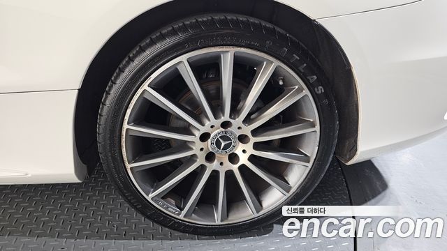 Mercedes-Benz C-Class 2023 — photo 7