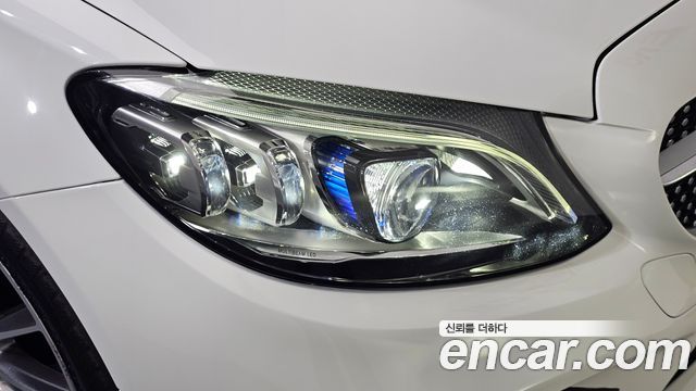 Mercedes-Benz C-Class 2023 — photo 8