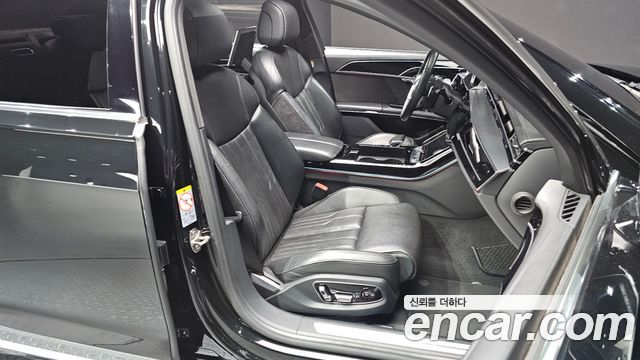 Audi A8 2020 — photo 11