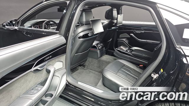 Audi A8 2020 — photo 12