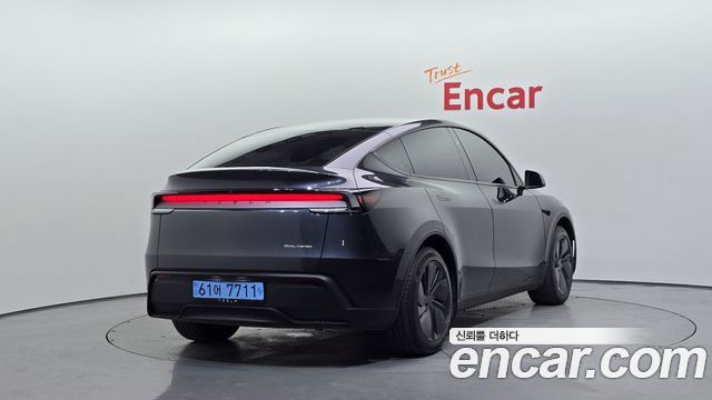 Tesla Model Y 2025 — photo 2
