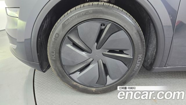 Tesla Model Y 2025 — photo 5