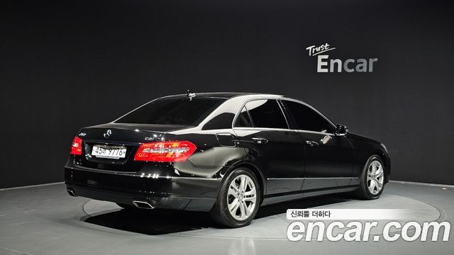 Mercedes-Benz E-Class 2013 — photo 2