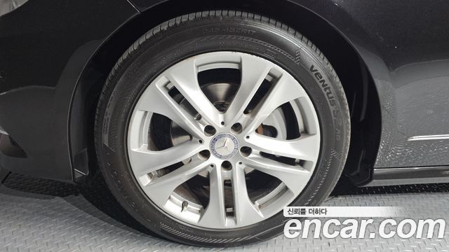 Mercedes-Benz E-Class 2013 — photo 5