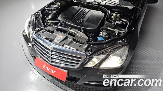 Mercedes-Benz E-Class 2013 — photo 6