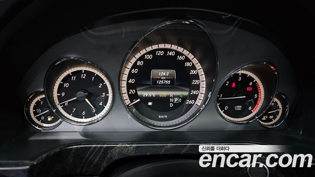 Mercedes-Benz E-Class 2013 — photo 8