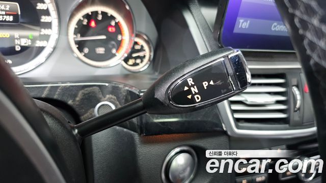 Mercedes-Benz E-Class 2013 — photo 9