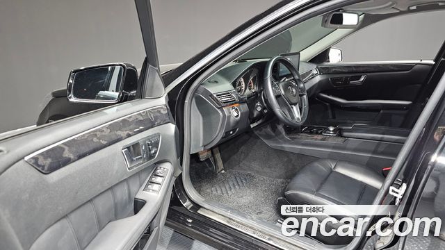 Mercedes-Benz E-Class 2013 — photo 10