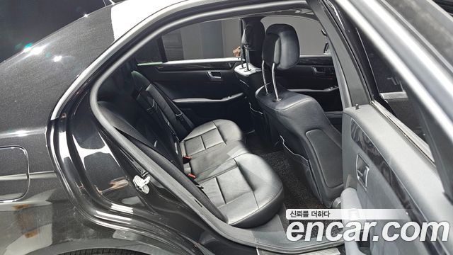 Mercedes-Benz E-Class 2013 — photo 11