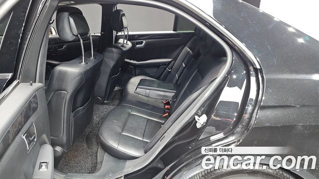 Mercedes-Benz E-Class 2013 — photo 12