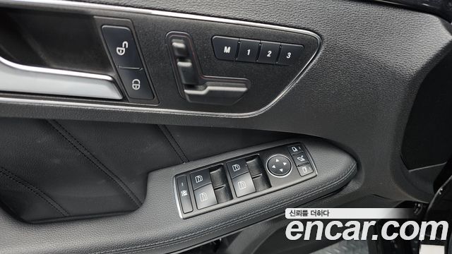 Mercedes-Benz E-Class 2013 — photo 13