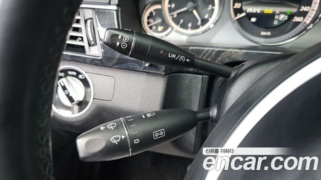 Mercedes-Benz E-Class 2013 — photo 14