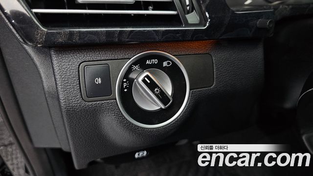 Mercedes-Benz E-Class 2013 — photo 16