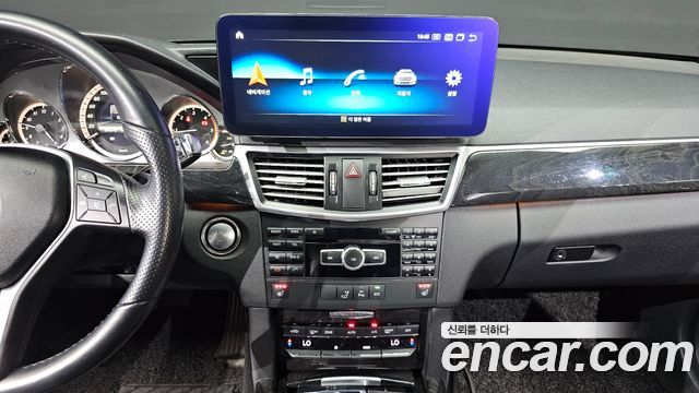 Mercedes-Benz E-Class 2013 — photo 18