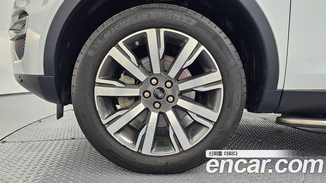 Land Rover Discovery Sport 2018 — photo 5