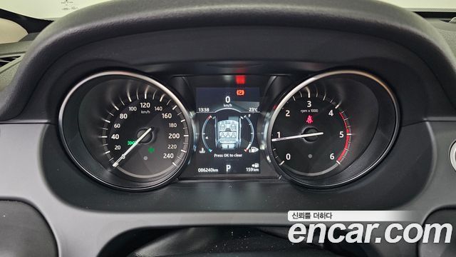 Land Rover Discovery Sport 2018 — photo 11