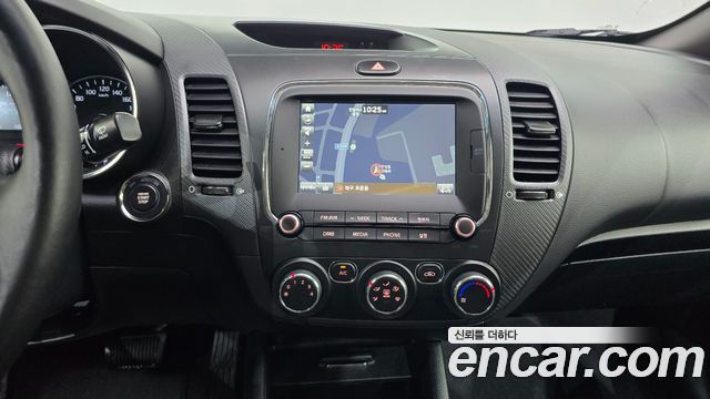 Kia K3 2018 — photo 20