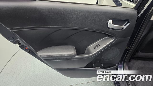 Kia K3 2018 — photo 15