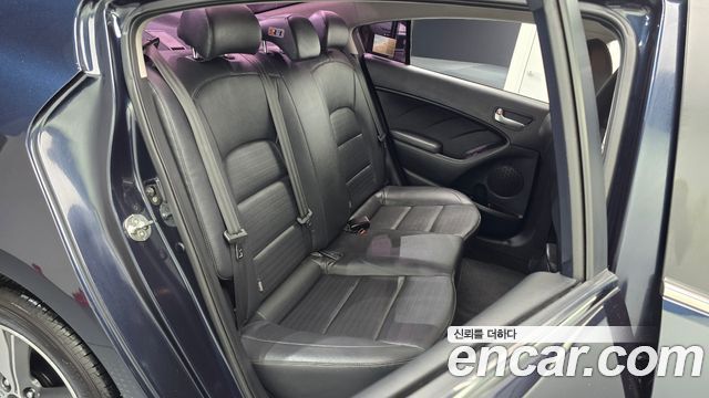 Kia K3 2018 — photo 16