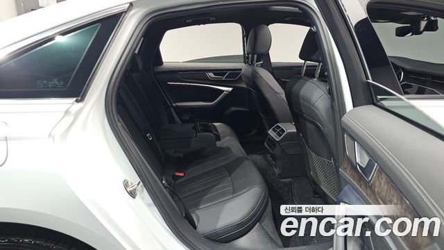 Audi A6 2021 — photo 17