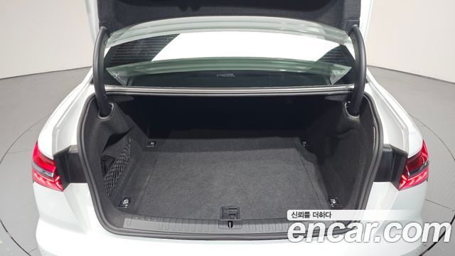 Audi A6 2021 — photo 26