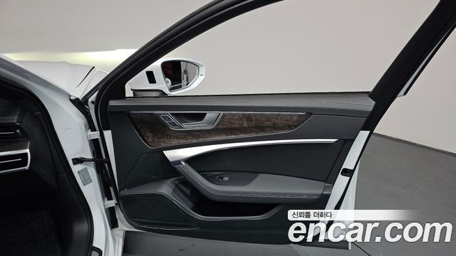 Audi A6 2021 — photo 14