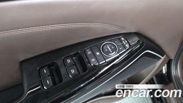 Kia K7 2019 — photo 29