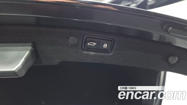 Kia K7 2019 — photo 32