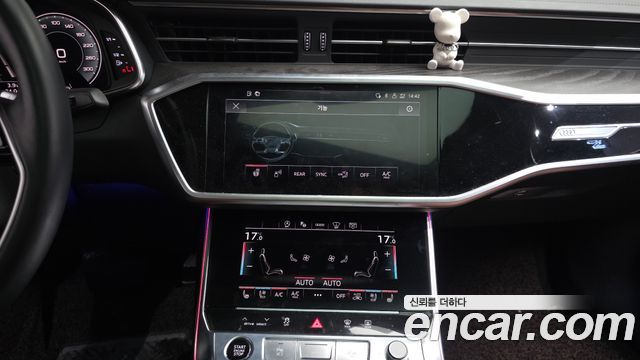 Audi A6 2022 — photo 19