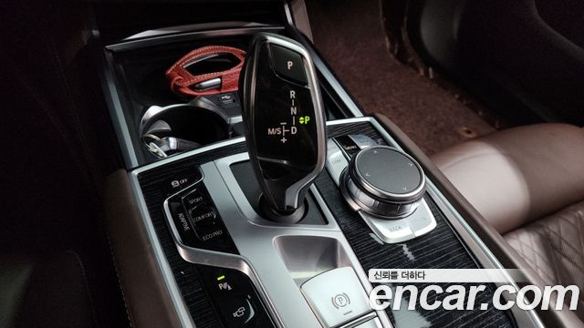 BMW 7-Series 2020 — photo 12