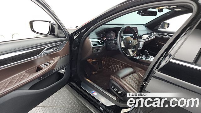 BMW 7-Series 2020 — photo 13