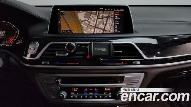 BMW 7-Series 2020 — photo 18