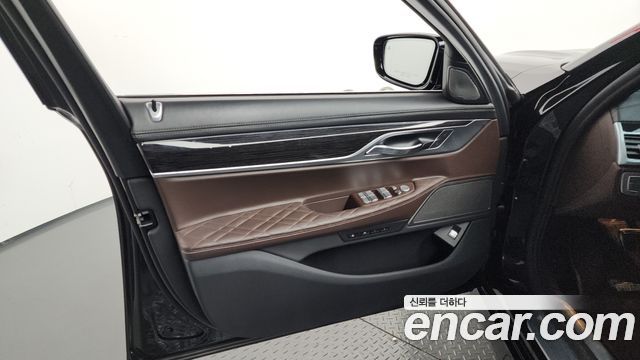 BMW 7-Series 2020 — photo 14