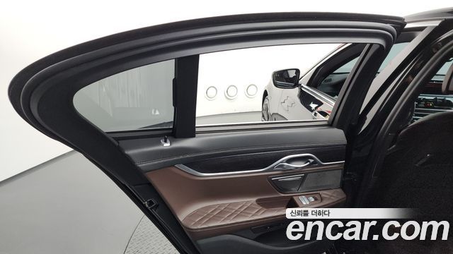 BMW 7-Series 2020 — photo 15