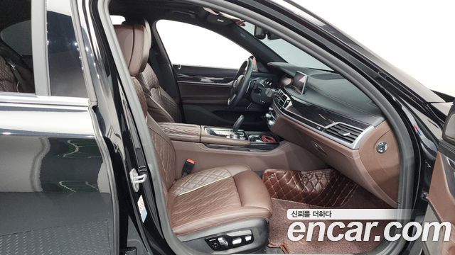 BMW 7-Series 2020 — photo 16
